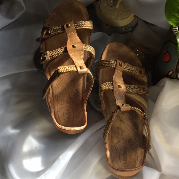 taos shoes sandals